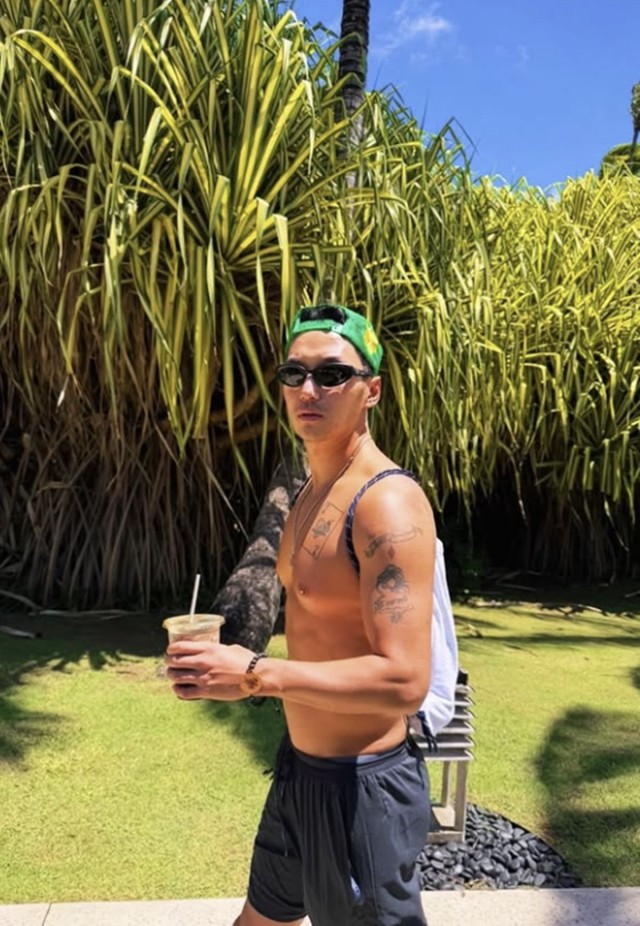 Byun Yo-han confirms his trip to Hawaii with his wife Tiffany... 