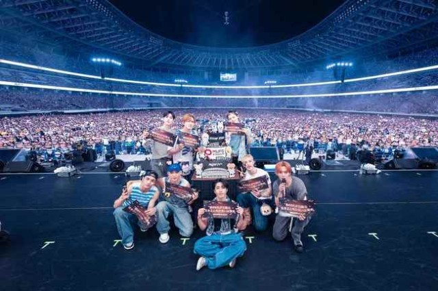 Stray Kids successfully held their first solo concert at Japans National Stadium as the first overseas male artist Announcing a tour of four major domes with 520000 attendees