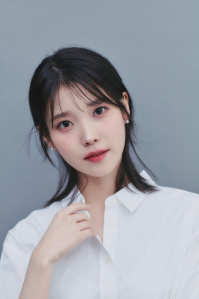 IU、9月10日に1年ぶりの新曲発表...ティザー映像・カムバック公式化