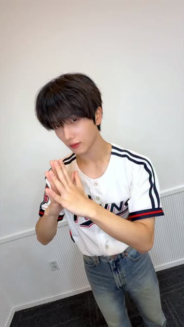 NCT DREAM ジソン、白いTシャツにジーンズを着て「成熟」変身...「okay ˎˊ˗」メッセージでファンと交流