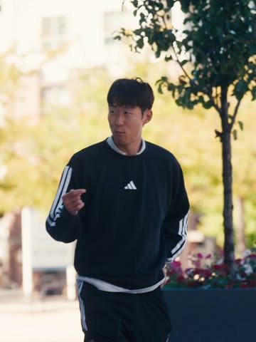Son Heung-min takes a leisurely morning walk in downtown LAFC... Warm moment with a teammate arm in arm