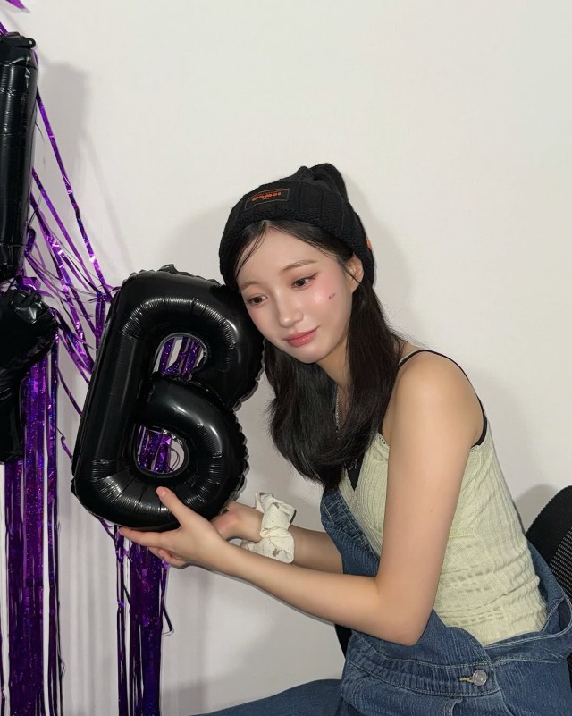 Oh My Girl Yubin shares a special time with fans through a birthday live stream, conveying an 
