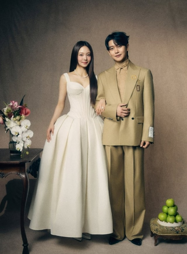 Kang KyunsungYoo Hajin Wedding Photos Released Wedding Scheduled for October 30