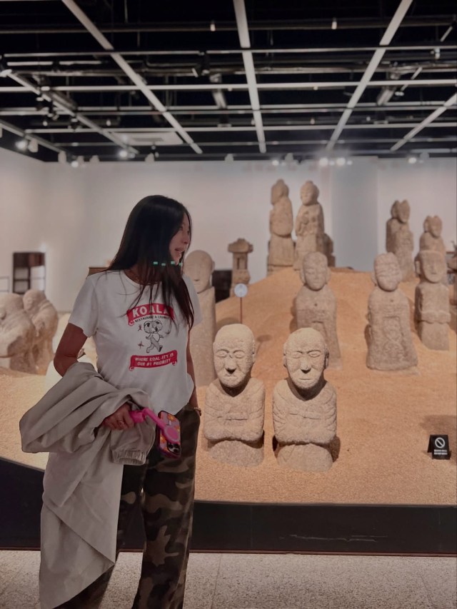 ファン・シニェ、私たちの昔の石博物館を訪問...「見どころ豊富」近況公開