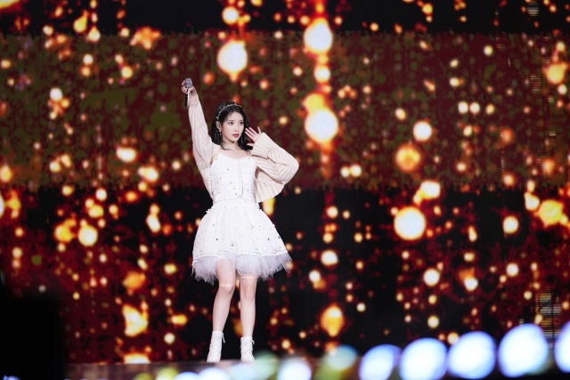 IU, practicing the 'natural weight loss' diet with boiled eggs and olive oil