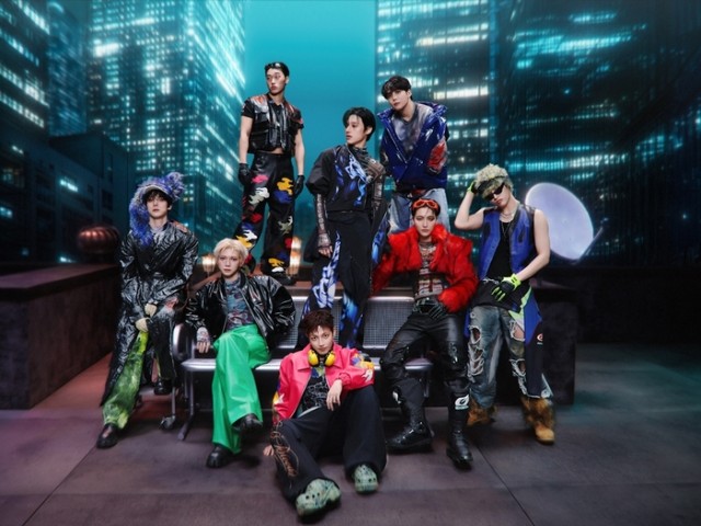 ATEEZ、8周年記念フォトブック・展示会を開催...「BAD」で音楽番組7冠王を疾走