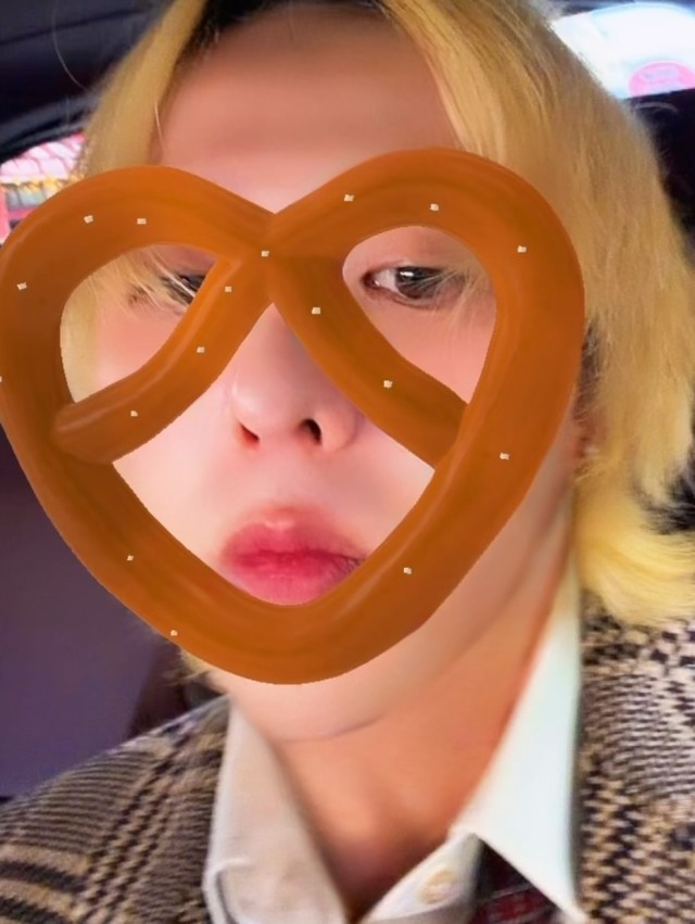 GDRAGONパリで近況を公開洗練されたファッションで注目を集める
