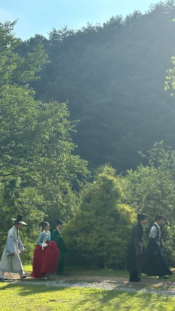 Park Bo-gum, wearing hanbok, sends peaceful Chuseok greetings... 