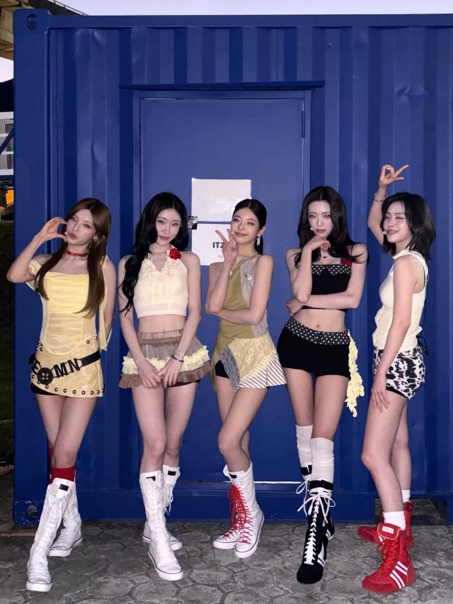 ITZY、台北のステージで華やかなパフォーマンス...現地ファンが熱狂