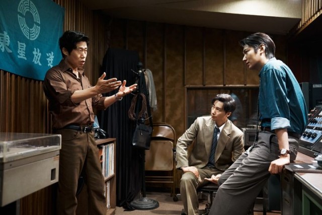 『暗殺者(たち)』秋夕連休ボックスオフィス1位...累計156万突破