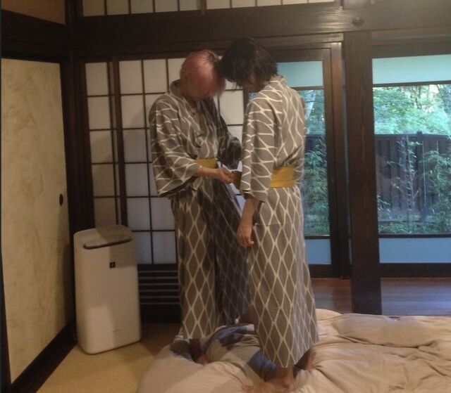 RIIZE在日本温泉旅馆公开近况浴衣与泳装合照引发热议