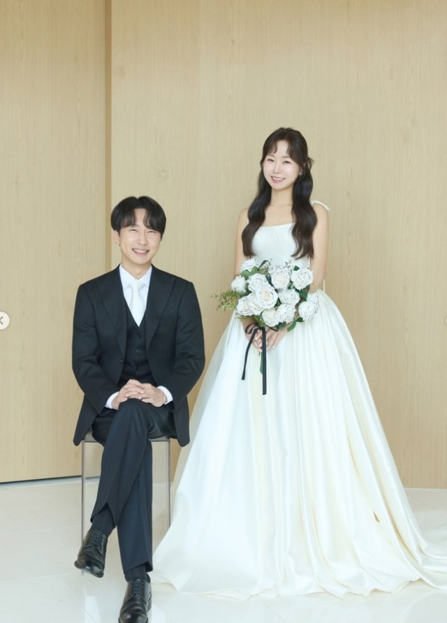 我独自一人26期英秀英淑11月7日结婚教授情侣婚纱照公开