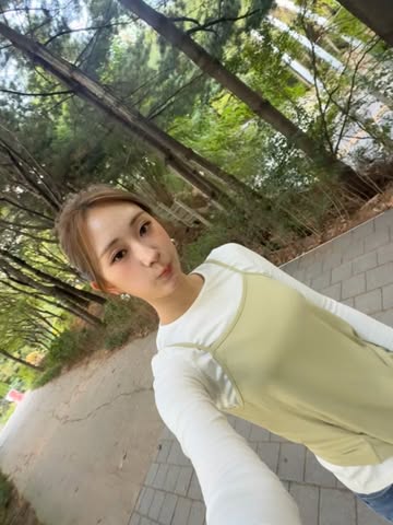 전유진, 첫 정규앨범 앞두고 숲길 산책...
