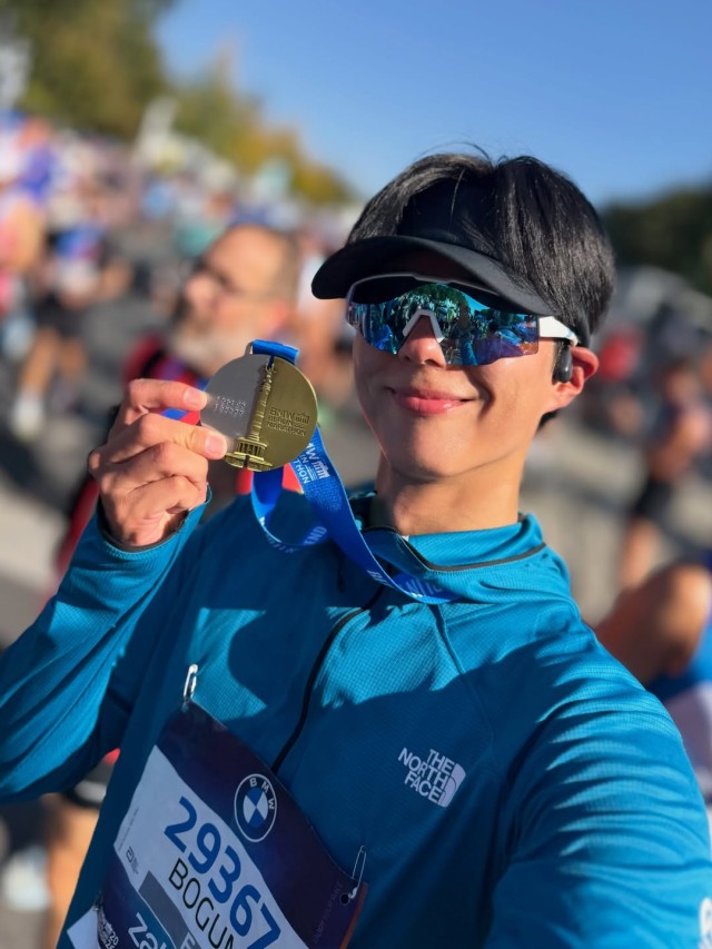 박보검 베를린 마라톤 완주 후 여유로운 일상 공개