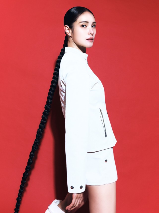 Gummy reveals spoiler of new song 'Perfect World' audio... Unaccompanied chorus singing of 