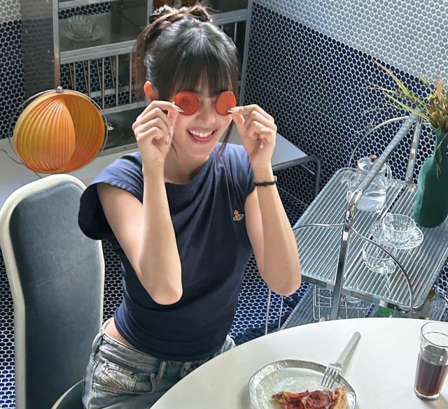 Former (G)I-DLE member Minnie enjoys pizza and shares a simple daily life... radiating natural charm