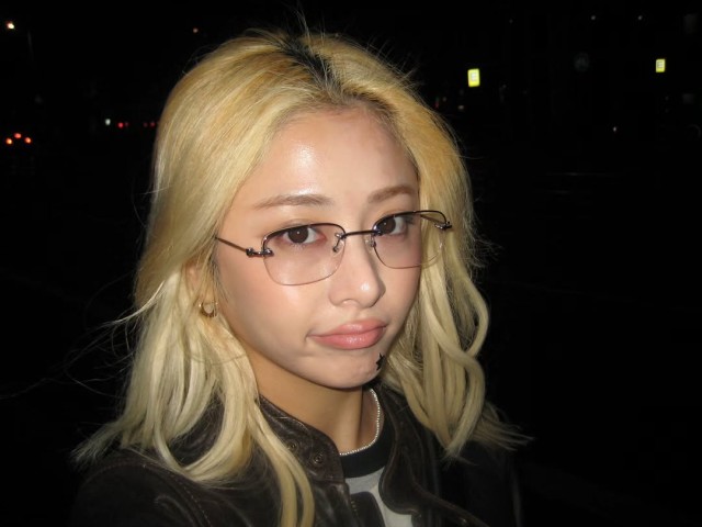 LE SSERAFIM Huh Yunjin, star-shaped tattoo detail on the lips... revealing a casual daily life