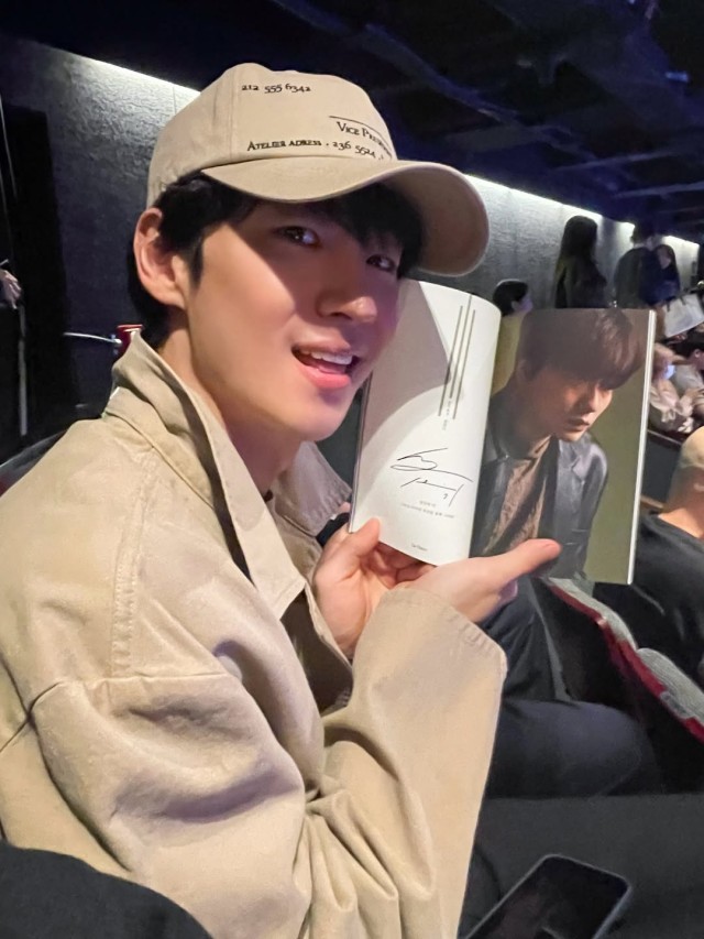 Jae-hoon Lee shares his emotions after watching the play 'Decline'...