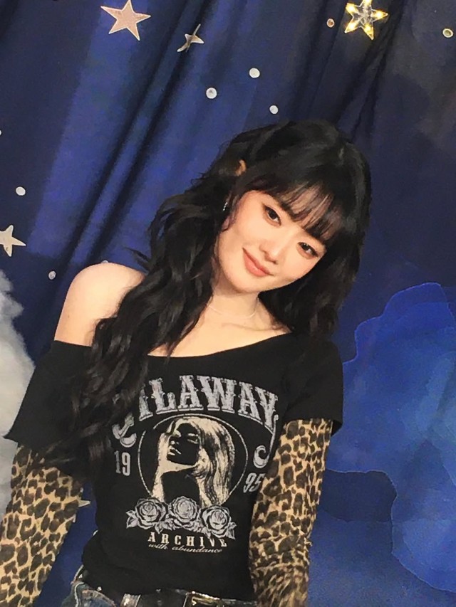 Former (G)I-DLE member Minnie stuns in a black dress at the Bangkok pop-up event... Celebrates her first Thai solo album by connecting with fans