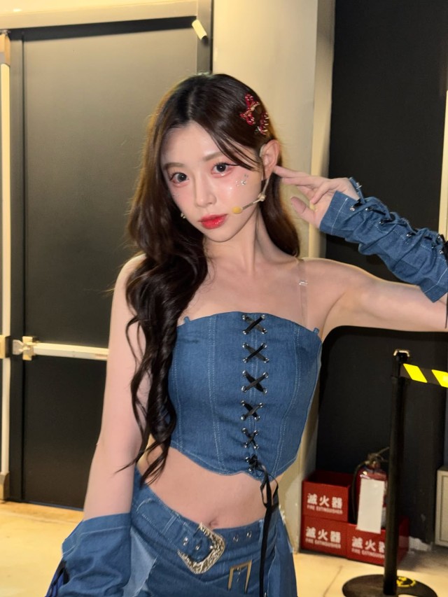 Kim Na-yeon, wearing a crop top and bursting with refreshing charm... 